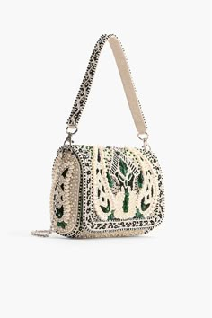 Sac Diy, Fancy Bags, Pretty Bags, Winter Trends, Emerald Stone, Beaded Bags, Cute Bags, Long Chain, Style Outfits