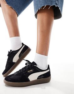 Chaussures par Puma Casual et décontracté pour un look parfait Modèle bas Fermeture à lacets Bord supérieur matelassé Logo Puma Semelle en caoutchouc Semelle texturée antidérapante Puma Palermo Outfit, Puma Palermo, Vintage Trainers, Puma Cali, Flip Flop Boots, Basket Noir, Basket Vintage, Leopard Print Baby, Vintage Sneakers