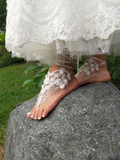 White Beach Wedding Lace Barefoot Sandals, Wedding Anklets, Shoe Barefoot, Beaded Pearl Anklets, Embroidered Bride Shoes, Beach Party Sandal White Beach Wedding, Vintage Bridal Accessories, Lace Barefoot Sandals, Barefoot Sandals Wedding, Beach Wedding White, Bohemian Beach Wedding, Wedding Anklets, Sandals Wedding, Pearl Anklet