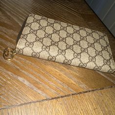 Authentic Gucci Wallet In Excellent Condition Gucci Brown Formal Wallet, Formal Brown Gucci Wallet, Classic Gucci Beige Wallet, Classic Beige Gucci Wallet, Elegant Beige Gucci Wallet, Designer Gucci Wallets With Gold-tone Hardware, Luxury Brown Gucci Wallet, Classic Gucci Wallet With Gold-tone Hardware, Classic Gucci Wallets With Gold-tone Hardware