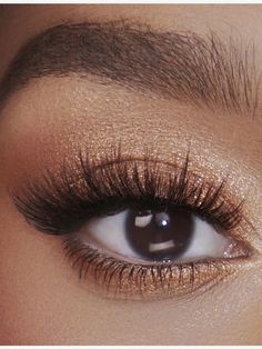 Golden Brown Eyeshadow, Dark Sparkly Makeup, Subtle Formal Makeup, Soft Holiday Makeup, Charlotte Tilbury The Queen, Luxury Palette, Sparkly Makeup, Gold Eyeshadow