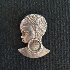 This is a gorgeous and rare vintage brooch and pendant - can be used with both ways - shaped like a african woman. Very beautiful and elegant Made of silver metal An original mid century poece from.the 50s or 60s Shipping is registered and tracked I can combine shipping for multiple items message me if you need this Check out other vintage jewellery at my shop 1960s Jewelry, The 50s, Vintage Brooch, African Women, Cute Woman, Vintage Jewellery, Pin Badges, Vintage Brooches, Brooch Pin