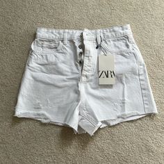 Zara Women’s High-Waisted White Shorts With Buttons. Nwt. Obx Clothes, Modesty Dress, Cute Outfits With Shorts, Clueless Outfits, Zara Shorts, Zara White, Zara Women, Skirt Pants, Dream Closet