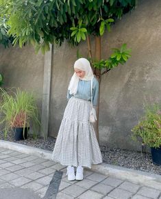 Feminim Style Outfit, Korean Style Hijab, Blue Dress Outfits, Ootd Hijab Casual, Hijab Look, Muslim Fashion Hijab Outfits, Hijabi Fashion Casual