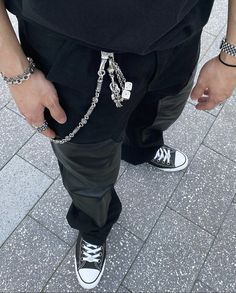 Wallet Chain Outfit Aesthetic, Chrome Hearts Mens Fashion, Jean Chains Men, Edgy Streetwear Men, Pant Chains Aesthetic, Wallet Chain Outfit Men, Chain Outfit Aesthetic, Chain Outfit, Mens Accessories Necklace