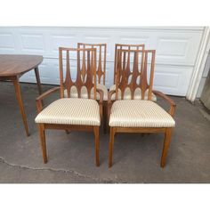 two chairs and a table in front of a garage door