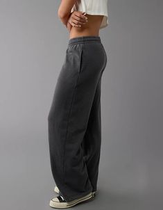 AE Knit Baggy Wide-Leg Sweatpant Low Rise Baggy Sweatpants, Black Wide Leg Sweats Outfit, Wide Legged Sweatpants, Where To Buy Sweatpants, Low Waisted Sweatpants, Straight Leg Sweatpants Outfit, Garage Sweatpants, Comfy Sweatpants Outfit, Sweatpants Outfit Women