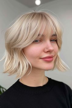 Blond Bob With Fringe, Shorter Blonde Hair With Curtain Bangs, Short Blonde Bob Curtain Bangs, Fringe Short Hair, Platinum Blonde Bob With Curtain Bangs, Bobs With Curtain Bangs, Short Blonde Hair With Bangs, Bleach Blonde Bob With Bangs, Langer Pony