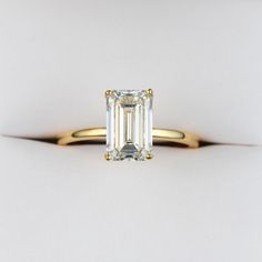 14k Yellow Gold 3.77gr 3.52ct Vs2 Igi Certificated Emerald Cut Gold Engagement Ring, Gold Emerald Cut Engagement Ring, Emerald Engagement Ring Vintage, Emerald Cut Solitaire Engagement Ring, Gold Band Engagement Rings, Engagement Ring Color, Stainless Steel Wedding Bands, Ring Cuts, Colored Engagement Rings