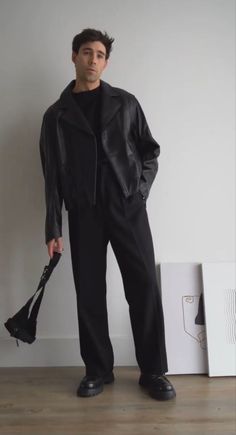 Minimalist Stylish Outfit, Men’s Smart Casual Outfits Winter, Full Black Outfit Men Street Styles, Earth Tone Outfits Men Casual, Daniel Simmons, Full Black Outfit, Men's Street Fashion, Chelsea Boots Men Outfit, Chelsea Boots Outfit