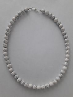 45 cm necklace in natural white Howlite beads Other possible lengths Howlite stone would be known for its calming action and for its contribution to the elimination of edema and water retention in the event of a diet. It would be stabilizing: coherence of feelings, sense of responsibility, dispel of fears. Adjustable White Beaded Necklace With Natural Stones, Everyday White Single Strand Beaded Necklace, Everyday Adjustable White Necklaces, Everyday Adjustable White Necklace, Adjustable Single Strand White Beads, Everyday White Single Strand Necklace, Adjustable White Necklace With Gemstone Beads, Adjustable White Gemstone Bead Necklaces, White Round Beads Crystal Necklace Minimalist Style