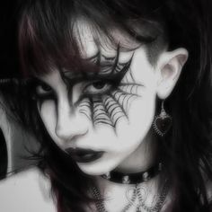 Gothic Icon, Trad Goth Makeup, Goth Eye Makeup, Goth Vampire, Vampire Makeup, Trad Goth, Punk Makeup, Gothic Girl, Alt Makeup