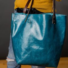 Our Everyday Collection of handbags reflects our task, offering tried + true styles + combinations that are timeless + classic. Colors + sizes to keep up with your effortless style + quality that holds up to your everyday adventures. The Market Tote is our newest utilitarian tote, perfect for the game + the farmer’s market——toting all the things. Our patch is lasered on with an additional little signature from our designer on the back. We love the Market tote because it is priced right too! Perf Trendy Turquoise Tote Bag, Trendy Turquoise Shoulder Bag For Daily Use, Blue Bags With Leather Lining For Everyday Use, Turquoise Bags With Leather Handles For Everyday Use, Turquoise Leather Shopping Bag, Turquoise Leather Bag With Removable Pouch, Turquoise Leather Tote Bag, Chic Turquoise Shoulder Bag With Removable Pouch, Leather Shoulder Bag In Turquoise For Everyday Use