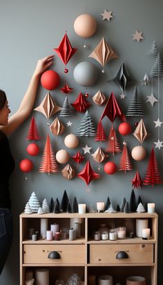 diy noel Christmas Deco Diy Ideas, Origami Christmas Tree Ornaments, Nye Decorations Diy, Easy Cheap Christmas Decorations, Hair Styles For Round Faces, Origami Christmas Ornament, Origami Christmas Tree, Geometric Christmas, Paper Christmas Decorations