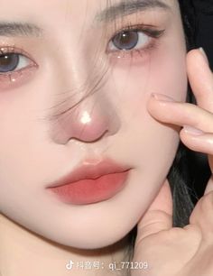 Softie Makeup Look, Makeup Korea, Lips Shades, Stunning Makeup, Cute Makeup Looks, Asian Eyes