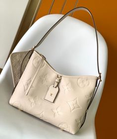 LV CarryAll PM handbag is made of Monogram Empreinte leather. The ample configuration has a neat inner layer, and the large inner bag adds functional elements. The matching Monogram embossed zip clutch is secured by a leather strap. A personal companion for urban life. Color: Beige White. Embossed supple grained cowhide leather. Supple grained cowhide leather trim. Microfiber-lining. Gold finished metal hardware. Main compartment zip closure. 2 interior flat pockets. 1 interi... Lv Carryall, Louis Vuitton Carryall, Pm Monogram, Messenger Handbags, Luxury Designer Handbags, Urban Life, Mobile Phone Bag, Fashion Handbags, Cowhide Leather