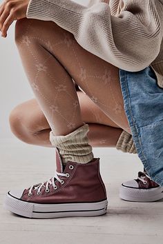 Converse High Top Lift, High Top Converses With Leggings, High Top Women Converse, High Too Shoes Women, Nude Platform Converse, Platform Converse Light Brown, Converses With Leggings, Ourdit Converse, Converse Chuck Taylor Lift Platform In Brown