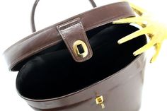 The cute XL lunchbox brown leather bag will accentuate any outfit. Ample room to hold your belongings. Soft brown leather on the outside and black fabric on the inside. Brown leather top handle and latch closure. This bag has not been used. It is a prototype of designer. Ref: B0524 Condition: Near Mint Size: 29cm L X 22,5cm H X 13cm D More vintage handbags in my online shop: http://www.vintagecarwen.com Vintage Leather Box Bag For Office, Vintage Top Handle Box Bag For Office, Brown Bucket Box Bag For Formal Occasions, Formal Brown Bucket Box Bag, Lunchbox Bag, Brown Leather Top, Lunch Box Bag, Top Handle Bags, Brown Leather Bag