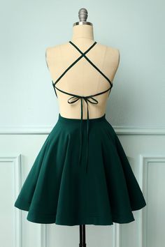 Dark Green Dress Short, Halter Homecoming Dress, Short Green Dress, Green Homecoming Dresses, Mini Prom Dresses, Ice Skaters, Short Homecoming Dress, Short Cocktail Dress, Sweet 16 Dresses