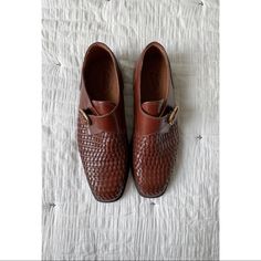 Gorgeous Shoe, Made In Italy And Never Worn As You Can See In The Photos. A Rich Caramel-Mahogany Color With Woven Detail And Gold Buckle. Mahogany Color, Gorgeous Shoes, Italian Leather, Leather Men, Caramel, Shoes Mens, Men's Shoes, In Italy, Buckle