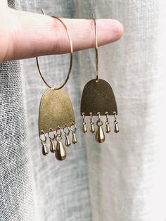 Handmade brass boho earrings Silver Clay Jewellery, Jewelry With Pearls, Brass Earrings Handmade, Brass Jewellery Handmade, Wire Ideas, Wire Jewellery, Tassel Earring, Brass Hoop Earrings, Boho Jewellery