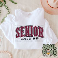 a t - shirt that says senior class of 205 is next to a hat and beads