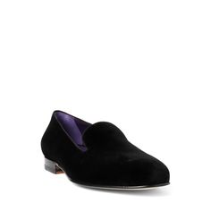 The Alonzo slipper blends traditional Italian craftsmanship with sleek modern styling. This elegant style is realized in cotton velvet with tonal grosgrain piping. Mens Black Velvet Slippers, Ralph Lauren Black Slippers, Tuxedo Slippers, Men Shoes Formal, Velvet Slippers, Italian Craftsmanship, Purple Label, Ralph Lauren Purple Label, Mein Style