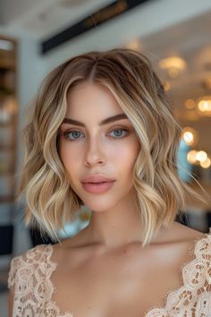 42 Warm Bronde Balayage Hairstyles to Elevate Your Look Balayage Hairstyles, Balayage Technique, Golden Blonde Highlights, Bronde Balayage, Blonde Tones