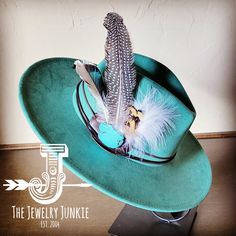 If you’re looking for the perfect accessory to complement your favorite boho style, look no further. This Boho-Style Western Felt Hat w/ Natural Feather & Turquoise Hat Accent by The Jewelry Junkie is absolutely everything that you need. Not only is it easy to incorporate into any and all outfits, but the genuine leather and natural feathers of the band immediately elevate whatever it is you’re wearing. One Size Hat with adjustable inner hat liner (see last photos) The same primary feathers will Turquoise Hat, Hat Bands, Leather Hat, Medium Handbags, Feather Hat, Ecommerce Website Design, Packing Jewelry, Western Hats, Leather Hats