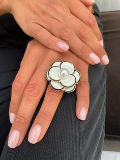 A super chic camellia ring. Ideal for total black and total white looks. It looks amazing when wearing pearls. Classy and super elegant, this eye catching ring will add an interesting twist, to a multitude of looks. Extremely sculptural, it always adds character. Unique and super stylish, an easy piece that you will use a lot and always love. A timeless classic. The ring is shipped in a beautiful black black box. For long distance gifting, please provide your details in the personalisation field Detachable Collar Shirt, Camellia White, Wearing Pearls, Leather Face Mask, Gold Bubbles, Bubble Ring, Ring Pearl, Total White, Ceramic Ring