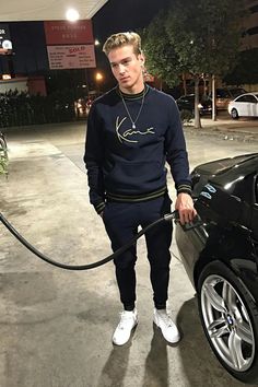 DIAMOND Fine White Men, Matthew Noszka, White Sneakers Outfit, Men Outfit Ideas, Mens Fashion Sneakers, White Sneakers Men, Classy Winter Outfits, Fashion Trends Winter, Winter Outfits Men