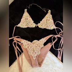 Beautiful Sexy Bling Bikini L, Great For Pics New Party Beachwear String Swimwear, T-back Swimwear For Beach Season Party, Fitted String Swimwear For Party, Fitted String Bra For Party, Pink T-back Swimwear For Party, T-back Swimwear For Beach Party, Party Stretch Triangle Top Bra, Party Triangle Top Stretch Bra, Summer Beach T-back Bra