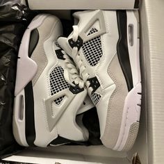 Military Black Air Jordan 4, Never Worn Jordans 4 Women, Modern Black Air Jordan 4 For Streetwear, Pretty Sneakers, Jordan 4s, Jordan Shoes Retro, Pretty Shoes Sneakers, All Nike Shoes, Shoes Outfit Fashion, Nike Shoes Jordans