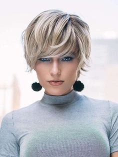 30 Stunning Short Hair With Layers Ideas - Glamour Corner Razored Layers, The Meg, Trendy Short Haircuts, Edgy Short Hair, Short Choppy Hair, Short Blonde, Short Hair Haircuts