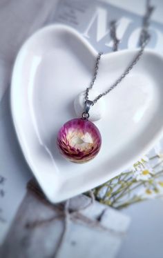 Real immortelle flower pink strawflower in a clear jewelry resin orb.  Handmade item, only 1 available! Sphere approx 22 mm (0.9 inch) in diameter Stainless steel chain length: 60 cm (23 inch) Gift wrapped! Immortelle Flower, Clear Jewelry, Main 1, Jewelry Resin, Resin Necklace, Real Flowers, Steel Chain, Stainless Steel Chain, Chain Length