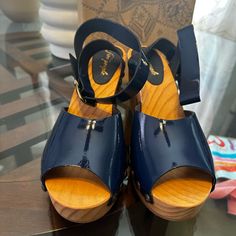 Blue Patent Pasadena Clogs Size 41 Wooden Heels Ankle Strap. Brand New Never Worn Wooden Heels, Free People Shoes, Wooden Heel, Leather Clogs, Mule Clogs, Mules Shoes, Patent Leather, Ankle Strap, Clogs