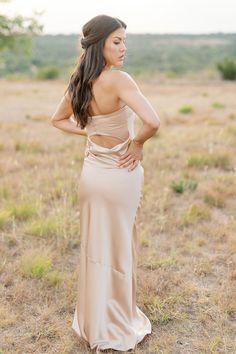 Model: Audra; Size: 4; Color: Gold Champagne Pink Bridesmaid Dresses Long, Prom Picture Poses, Wedding Parties Colors, Prom Photoshoot, Prom Photography, Prom Poses, Simple Skirt, Pink Bridesmaid Dresses, Prom Photos