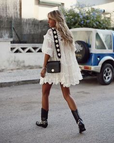 60+ Cute Cowboy Boots Outfits to Get in on Fall's Hottest Shoe Trend - Life with Mar Lace Casual Dress, White Dress Boots, Outfit Ideas With Boots, Cowboy Boots Women Outfits, Summer Boots Outfit, Women Outfit Ideas, Western Boots Outfit, Tulle Skirts Outfit, Botas Western