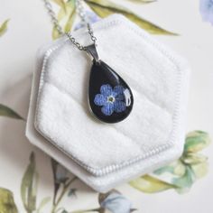 This is beautiful and elegant handmade jewelry, perfect gift for birthday or your beloved girlfriend for date.
Unique jewelry handmade with resin epoxy an dried flowers. This lightweight and cute necklace is for everything occassion. Black Flower Pendant Necklace With Charm, Black Flower Necklace For Gift, Elegant Black Necklace With Flower Charm, Black Flower Charm Pendant Jewelry, Black Jewelry With Flower Charm Pendant, Black Teardrop Pendant Jewelry Gift, Black Teardrop Pendant Jewelry For Gift, Black Teardrop Pendant Jewelry As A Gift, Black Flower Jewelry For Gift