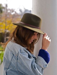 Crafted from stiffened wool felt, this Olive Green belted fedora will add impact to any outfit. Featuring the fedoras classic deeply indented crown, pinched at the front with a belted brim. A classic addition to your winter wardrobe. Please send us your head measurement with your order (Place a tape measure on your forehead and pass around the head, ensuring that the widest part of the head is included, or where you would like your hat to sit. (A female's average head is size 57cm or 22 inches) Green Hat Outfit, Wool Hat Outfit, Fedora Hat Outfits, Olive Green Hat, Olive Hat, Thirty Flirty And Thriving, Hat Outfit, Round Hat, Boyfriend Blazer