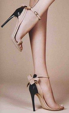 black and nude ankle strap heel shoes #strapshoe #heel #shoes Gorgeous Shoes, Strap Shoes, Fabulous Shoes, Hot Shoes, Nude Heels, Crazy Shoes, Pretty Shoes, Ankle Strap Heels, Dream Shoes