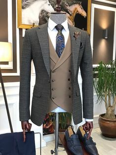 Suit Slim Fit BOJONI Notch Lapel Suit, Vest And Pants, Men's Business Suits, Slim Fit Suit Men, Look Formal, Suit For Men, Dress Suits For Men, Designer Suits For Men, Suit Material