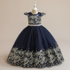 This Dress is fashionable for every occasion. the dress is made-to-order by professional tailors. You can choose from 50 colors, Regular sizes 2 to 16 and plus sizes 14w to 26W. Custom size is also available. Kids Formal Dresses, Kids Formal, Floral Embroidery Dress, Gorgeous Prom Dresses, Green Tulle, Kids Party Dresses, Wedding With Kids, Summer Party Dress, Girls Party Dress