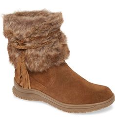 Fur Lined Ankle Boots, Fur Boots Women, Faux Fur Boots, Cozy Chic, Pull On Boots, Fur Boots, Travel Outfit, Ugg Boots, Winter Boots