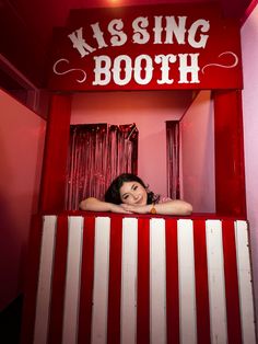 Kiss Booth Photography, Kissing Booth Decorations, Kissing Booth Party Ideas, Kisses Party Theme, Kissing Booth Decor, Kissing Booth Wedding, Valentines Day Photobooth Ideas, Diy Kissing Booth Cardboard