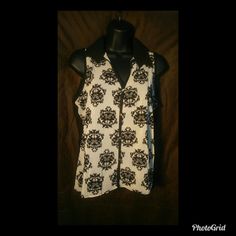 Mitto Sheer Black And White Sleeveless Top With Split Back- Gold Buttons- New With Tags Cheap Stretch Vest With Graphic Print, Silk Tee, Boho Tunic Tops, White Sleeveless Top, Tie Front Blouse, Boho Tunics, Purple Top, White Sleeveless, Print Tunic