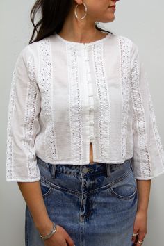 100% cotton button up top. Casual Cropped Shirt With Button Cuffs, Cropped Cotton Blouse With Button Closure, Cropped Cotton Tops With Button Closure, Cropped Cotton Blouse With Buttons, Cotton Cropped Shirt With Button Cuffs, White Button-up Tops With Buttons, Casual Cropped Blouse With Button Cuffs, Cotton Long Sleeve Tops With Buttons, Cotton Button-up Blouse With Snap Buttons