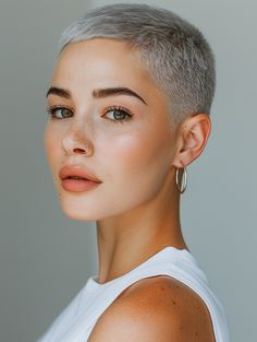 Elevate your style with these sleek and sophisticated very short pixie haircuts. Ideal for a refined look that's easy to maintain. Very Short Pixie, Buzzed Hair Women, Buzz Cut Hairstyles, Short Hair Cuts For Round Faces, Long Pixie Hairstyles, Buzzed Hair, Bold Hair Color, Hair Color Caramel, Very Short Haircuts