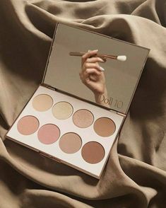 Makeup Artist Branding, Makeup Pallets, Beauty Makeup Photography, Makeup Accesories, Photoshoot Makeup, Makeup Store