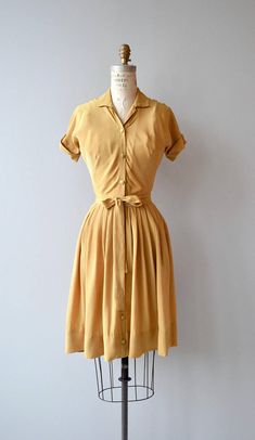 Robe en soie Claire McCardell robe chemisier en soie vintage Female Closet, Claire Mccardell, Vintage Dresses Casual, Glamour Vintage, Shirtwaist Dress, Kleidung Diy, Silk Lingerie, Mode Casual, Moda Vintage